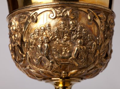金属工芸品。聖杯1726年から1758年まで大聖堂支部長を務めたA・ル・ヴァイアン・ド・ラ・バサルドリー大修道士の寄贈。18世紀詳細 作： Unknown artist