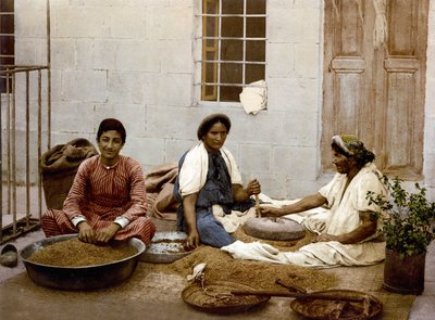 エルサレムで小麦を成型する農民たち。1890年から1900年の間に撮影されたフォトクロームSD。 作： Unknown artist