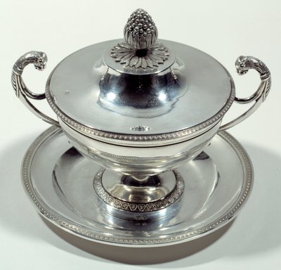 松ぼっくりのトップを持つ銀製カップ1789-1809.見る。国立ルネッサンス博物館 作： Unknown artist