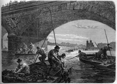 1871年のパリ・コミューン。コミューンの最終討議の際、フェデラー（共産党員）がオーステルリッツ橋の下のセーヌ川に投げ込んだ武器を漁る。 作： Unknown artist
