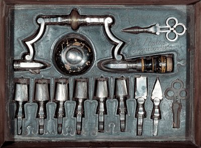 トレパン、付属品付きの手術道具（ドリル）。1768年 パリ、医学史博物館 作： Unknown artist