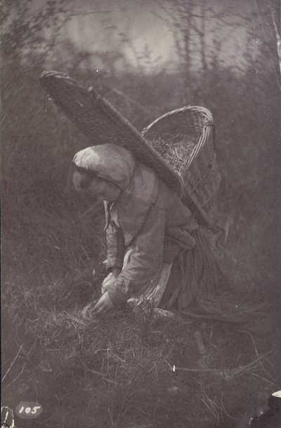 [バスケットを背負った女性] 作： Unknown artist