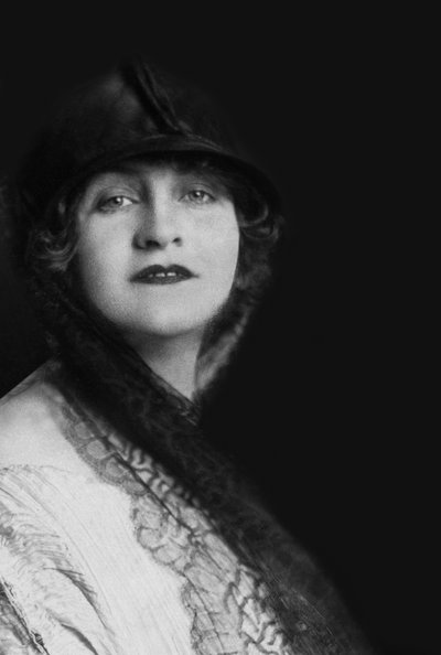 アルマ・マーラー（1879-1964）オーストリアの作曲家、作家、1920年頃（モノクロ写真） 作： 未知の写真家