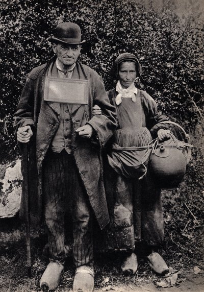 ブルトン人の物乞いのカップル。写真、19世紀後半、パリColl.セルバ。 作： Unknown photographer