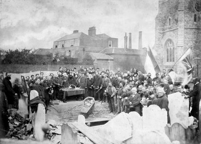 1871年、チズウィックの墓地で行われたウーゴ・フォスコロの遺体の埋葬 - photo atelier Fratelli Caldesi - 1871年、チズウィックの墓地で行われたウーゴ・フォスコロの遺体の埋葬 作： Unknown photographer