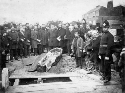 1871年、チズウィックの墓地で行われたウーゴ・フォスコロの遺体の埋葬 - photo atelier Fratelli Caldesi - 1871年、チズウィックの墓地で行われたウーゴ・フォスコロの遺体の埋葬 作： Unknown photographer