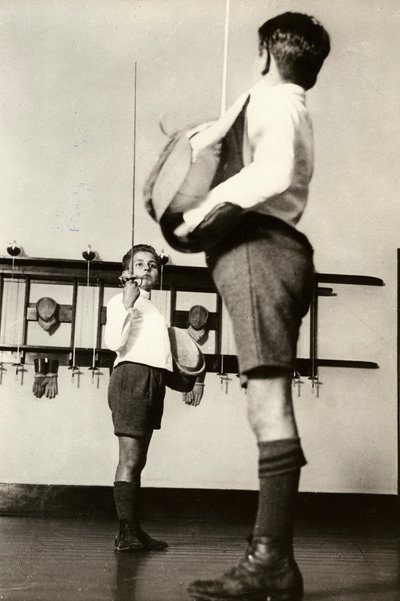 ファシズム、フェンシング・レッスン 作： Unknown photographer
