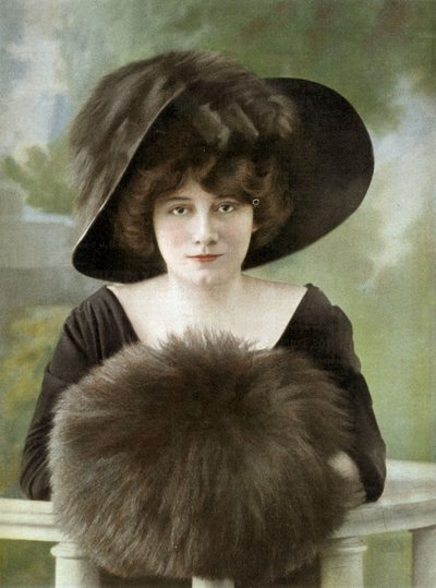 フランスのコメディアン、コーラ・ラパルセリー（1875-1951）の写真（フランス紙「Le Theatre」1月1日号より 作： Unknown photographer