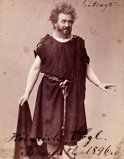 ドイツのテノール歌手ハインリッヒ・フォーグル（1845-1900）がバイロイトでリヒャルト・ワーグナーの「ジークフリート」のローゲ役を務めた。1896 作： Unknown photographer