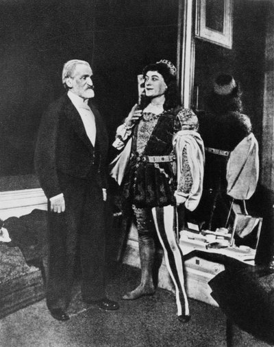 1887年2月、『オテロ』初演後のミラノ・スカラ座でのジュゼッペ・ヴェルディとヴィクトル・モーレル（イアーゴ役）。 作： Unknown photographer