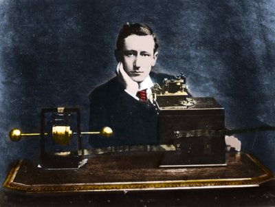 グリエルモ・マルコーニ（1874-1937）はイタリアの物理学者で、1896年にイギリスで発明を行った。 作： Unknown photographer
