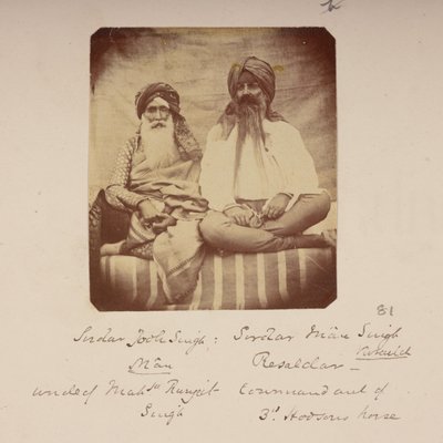 ランジット・シンの故郷の首長たち：叔父のジョード・シン・マン（左）とマン・シン・ヴライヒ（1860年頃、グジュランワラ）（モノクロ写真 作： 未知の写真家