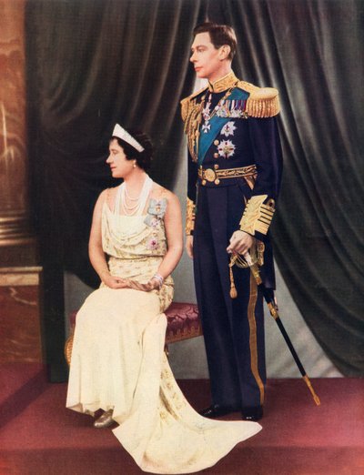 ジョージ6世とエリザベス女王ジョージ6世、アルバート・フレデリック・アーサー・ジョージ 1895年から1952年まで。イギリスおよびイギリス連邦邦の国王。エリザベス・アンジェラ・マルグリット・ボウズ＝リヨン 作： Unknown photographer