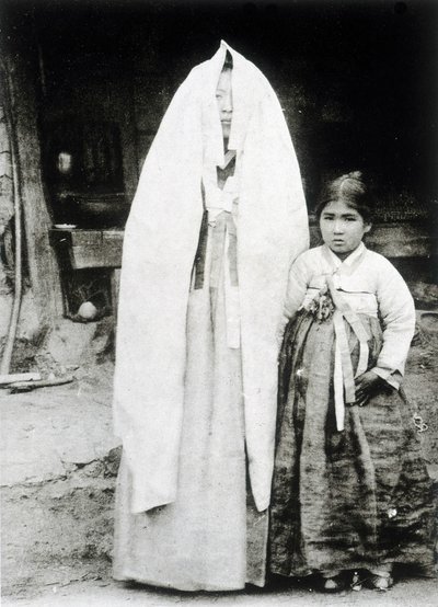 韓国の女性と若い女の子 作： Unknown photographer
