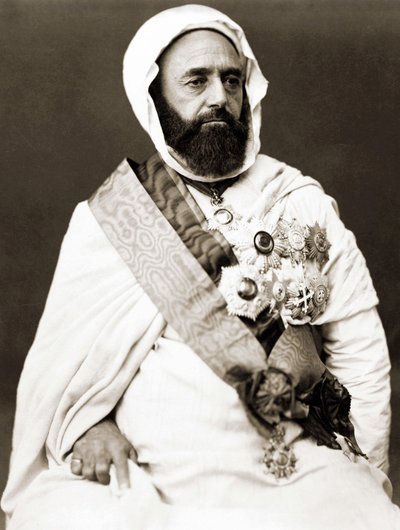 1875年頃のアブド・エル・カーダー（Abd El-Kader）の肖像。 作： Unknown photographer