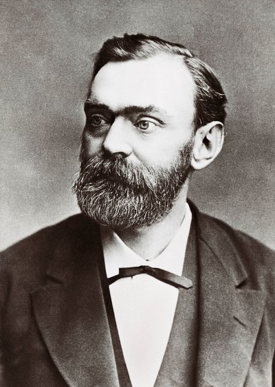 スウェーデンの化学者、アルフレッド・ベルハルト・ノーベル（1833-1896）の肖像。写真 作： Unknown photographer
