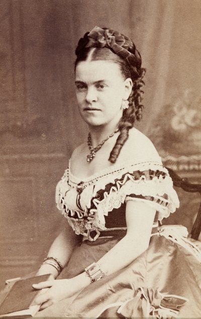 エディス・ウィンの肖像、1860年代頃（モノクロ写真） 作： Unknown photographer