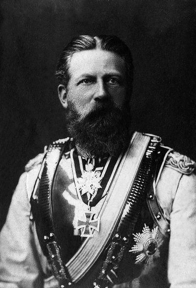 1888年にプロイセン王であり、99日間ドイツ皇帝であったフリードリヒ3世（1831-1888）の肖像。 作： Unknown photographer