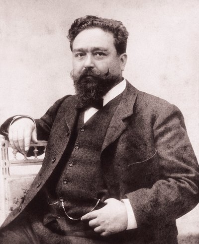 スペインのピアニスト・作曲家、アイザック・アルベニス（1860-1909）の肖像。1886年撮影。アルベニス財団、マドリッド 作： Unknown photographer