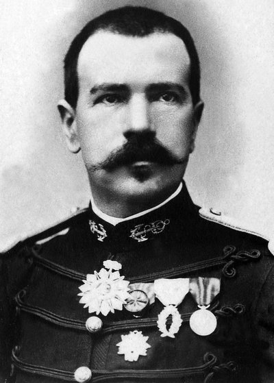 中尉、海兵隊歩兵大佐、アフリカとインドシナの探検家、パルフェ・ルイ（パーフェクト・ルイ）・モンテイユ（1855-1925）の肖像。 作： Unknown photographer