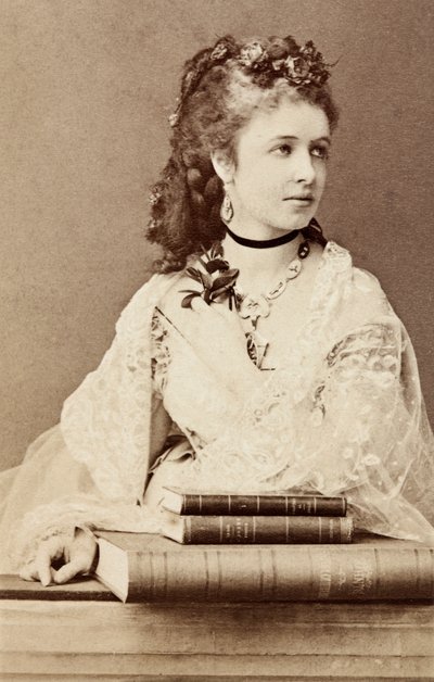 ポーリーヌ・ルッカの肖像、1860年代頃（モノクロ写真） 作： Unknown photographer