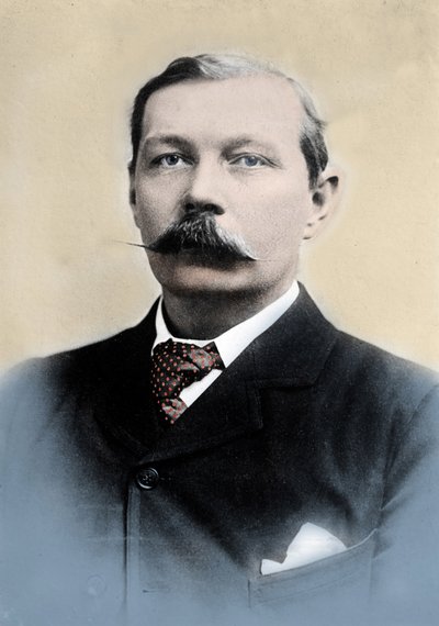 シャーロック・ホームズ」の生みの親であるイギリスの作家、アーサー・コナン・ドイル卿（1859-1930）の肖像。 作： Unknown photographer