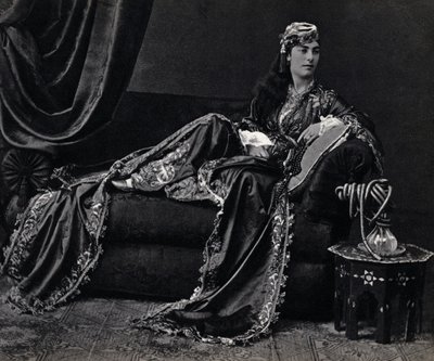 トルコ人女性の肖像写真、19世紀後半、パリColl.セルバ。 作： Unknown photographer