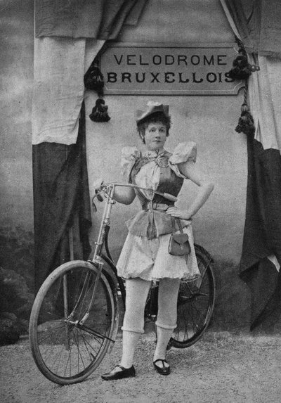 女性サイクリストの肖像写真、19世紀後半、パリColl.セルバ。 作： Unknown photographer