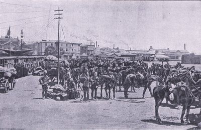 ケープタウンで下船する援軍（『After Pretoria: The Guerilla War』（Harmsworth Bros Limited刊）より 作： Unknown photographer