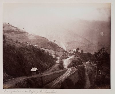 ダージリン・ヒマラヤ線の反転駅、1885年頃（セピア色の写真 作： Unknown photographer