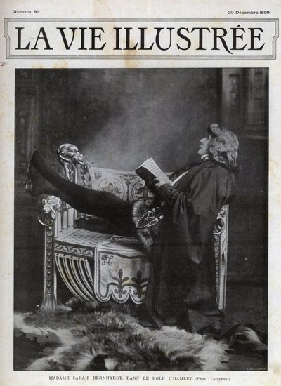 シェイクスピアの「ハムレット」を演じるサラ・ベルナール（1844-1923） - 1899年のIllustered Life誌の表紙 作： Unknown photographer