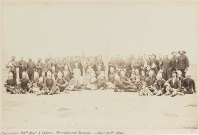 生存者 94th Regt & Colors, Bronkhurst [sic] Spruit.- 1880年12月20日、プレトリア、トランスバール戦争（1880-1881）、1881年4月5日（白黒写真）。 作： Unknown photographer