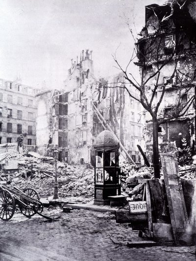 パリの名作：Rue RoyalとRue du Fbg St Antoineのコーナー 作： Unknown photographer