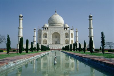 シャー・ジャハーン帝（1592～1666）が建設し、1643年に完成したタージ・マハルの眺め（写真） 作： Ustad Ahmad Lahori