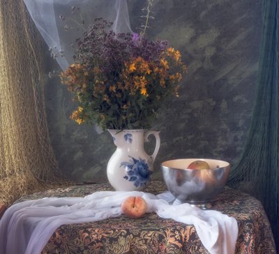 素朴な花の静物画 作： UstinaGreen