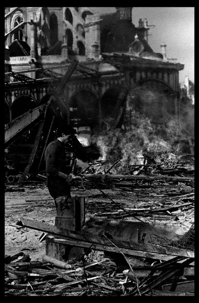 1971年8月、パリの中央市場の解体（モノクロ写真 作： Victor Baltard