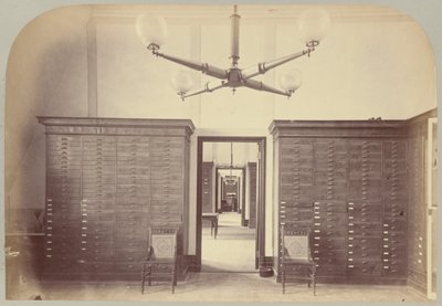 Pl。 VII. 屋根裏物語: 仕事部屋 作： Victor Prevost, Gaston L. Feuardent and Co., New York