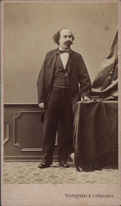 ヴァイオリン奏者で作曲家のモーリッツ・カスマイヤーの肖像、1831～1884年、1865年頃。 作： Vienna . Photo studio Kundegraber and