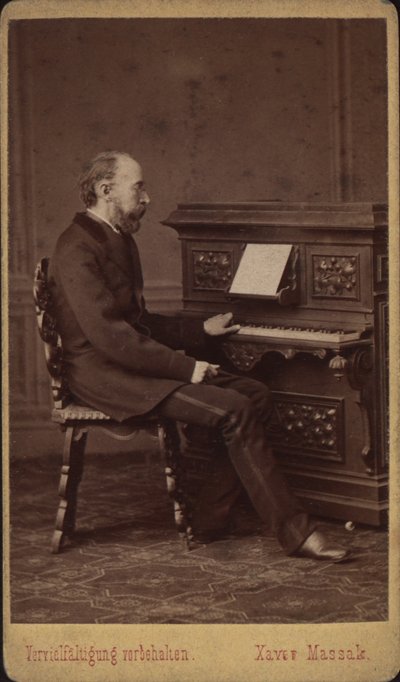 台本作家で作曲家のフランツ・フリードリッヒ・リヒャルト・ジェネの肖像、1823～1895年、1880～1885年頃。 作： Vienna . Photo studio Xaver Massak