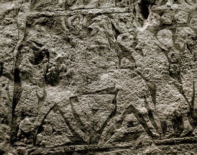 死者がオーディンの馬に乗っている ヴァイキングの葬儀用石材の細部 紀元7～8世紀 作： Viking