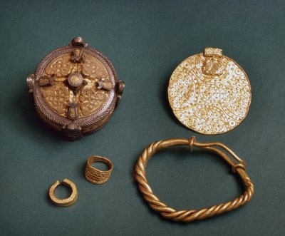 スウェーデン・ゴットランド島のバイキング・ジュエリー。10世紀ストックホルム、ヒストリカル・ミュゼット 作： Viking