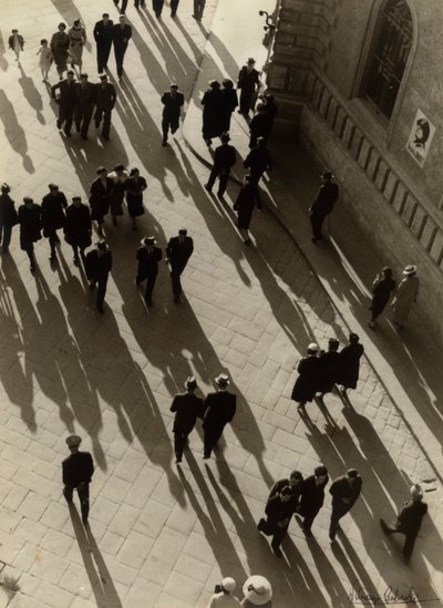 混雑した通りの航空写真、1938年頃（モノクロ写真） 作： ヴィンチェンツォ・バロッキ