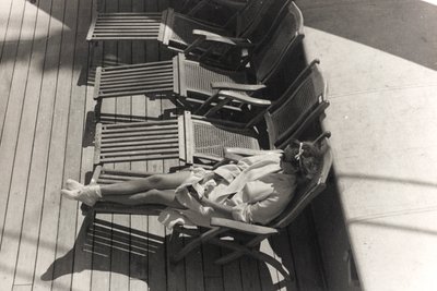 アルバム「At the Edge of Oceania 28th July to 10th August 1935」より、客船「オセアニア」の乗客。 作： ヴィンチェンツォ・バロッキ