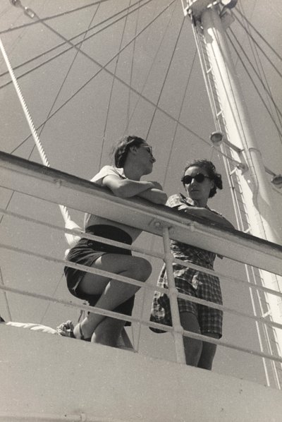 アルバム「At the Edge of Oceania 28th July to 10th August 1935」より、客船「オセアニア」の乗客たち。 作： ヴィンチェンツォ・バロッキ