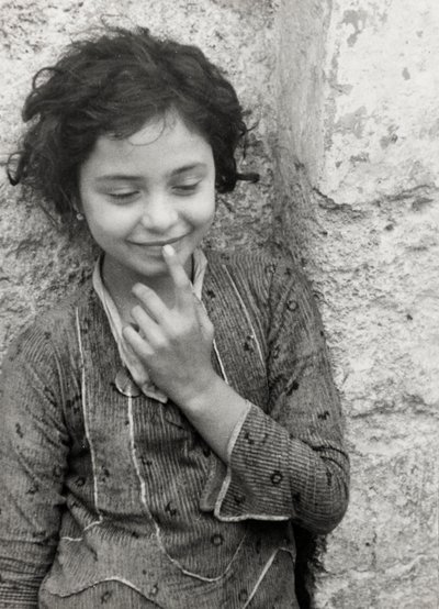 子供の肖像、1934年5月「エーゲ海クルーズ-ザラ、アテネ、ロードス島、トリポリ・アルバム」より（モノクロ写真） 作： ヴィンチェンツォ・バロッキ