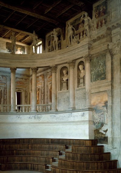 ルネッサンス建築：建築家ヴィンチェンツォ・スカモッツィ（1552-1616）が設計したオリンピック劇場（teatro olimpico）の風景 1588-1590年 イタリア、サビオネータ 作： Vincenzo Scamozzi
