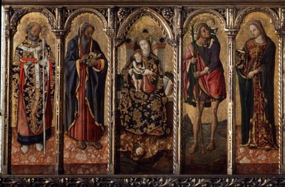 「マドンナと子供と聖人」は次のように表されます: Myre または Bari の聖ニコラス (270-345)、Saint Anthony Abbot (Saint Anthony the Great (250/251-356) (または Saint Anthony the hermit))、Saint Christopher and聖カタリナ（アレクサンドリアの？） 作： Vittorio Crivelli