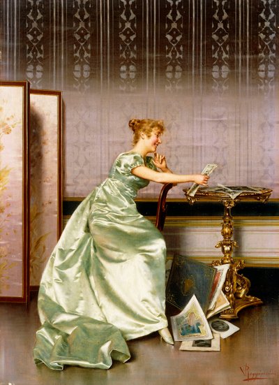 版画のポートフォリオを賞賛するエレガントな女性 作： Vittorio Reggianini