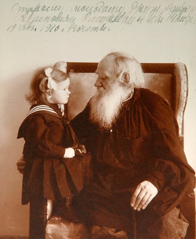 ロシアの作家レオトルストイと孫娘のタチアナ、ヤスナヤポリアナ、ロシア、c1910。 作： Vladimir Grigorievich Chertkov