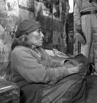 ティエラ・デル・フエゴの老女、先住民フエゴ人、別名ヤーガン族 作： Volkmar Wentzel